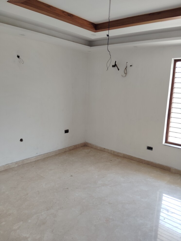 Room, sector 17 4 Bedroom 3375 Sq.Ft. Builder Floor In Sector 17 Faridabad 7370331