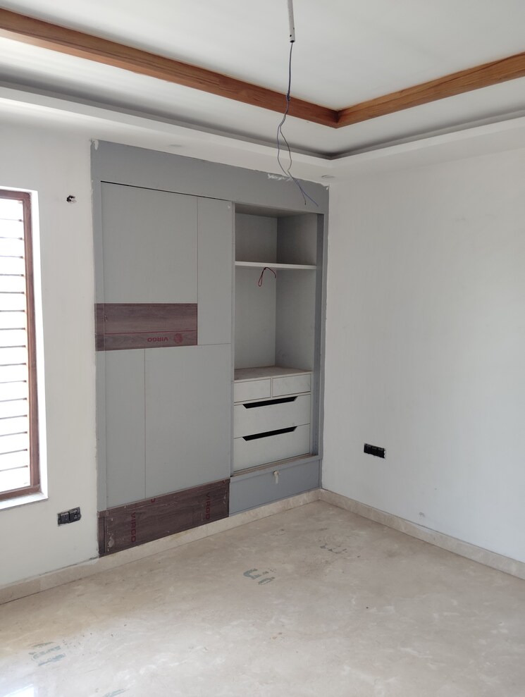 Room, sector 17 4 Bedroom 3375 Sq.Ft. Builder Floor In Sector 17 Faridabad 7370331
