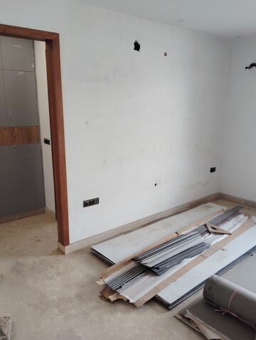 Furnished Amenities in 4 BHK Builder Floor at Sector 17 – for Sale