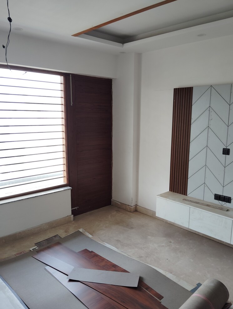 Room, sector 17 4 Bedroom 3375 Sq.Ft. Builder Floor In Sector 17 Faridabad 7370331