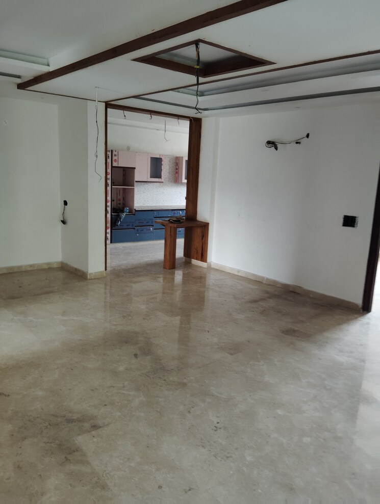 Room, sector 17 4 Bedroom 3375 Sq.Ft. Builder Floor In Sector 17 Faridabad 7370331