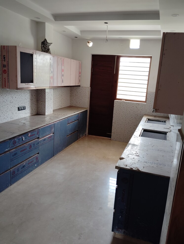 Kitchen, sector 17 4 Bedroom 3375 Sq.Ft. Builder Floor In Sector 17 Faridabad 7370331