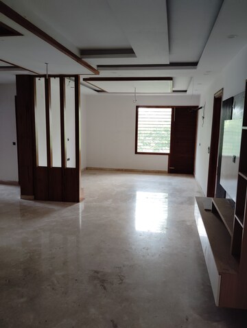 Room in 4 BHK Builder Floor at Sector 17 – for Sale
