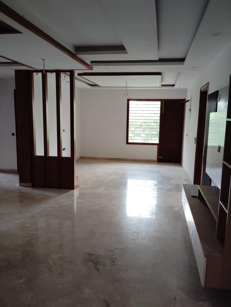 Room, sector 17 4 Bedroom 3375 Sq.Ft. Builder Floor In Sector 17 Faridabad 7370331
