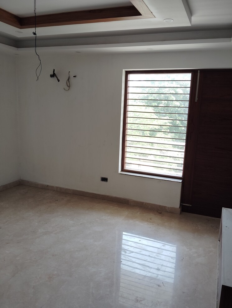 Room, sector 17 4 Bedroom 3375 Sq.Ft. Builder Floor In Sector 17 Faridabad 7370331