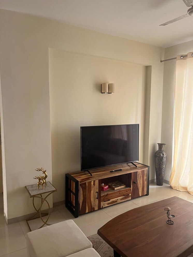 Bedroom, emaar-palm-gardens 3 Bedroom 1900 Sq.Ft. Apartment In Sector 83 Gurgaon 7370372