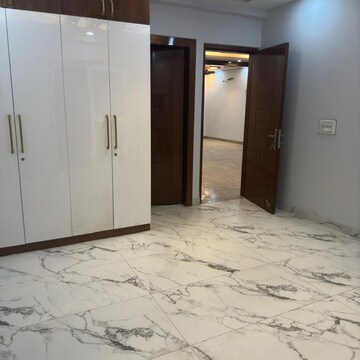 Room in 3 BHK Builder Floor at Ansal Api Versalia 2, Sector 67 – for Rent