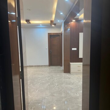Room in 3 BHK Builder Floor at Ansal Api Versalia 2, Sector 67 – for Rent