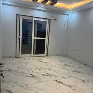 Room in 3 BHK Builder Floor at Ansal Api Versalia 2, Sector 67 – for Rent