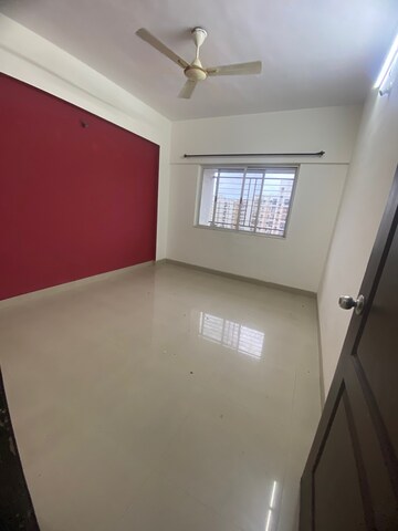 Room in 3 BHK Apartment at Salarpuria H And M Royal, Kondhwa – for Rent