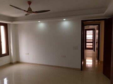 Room in 4 BHK Builder Floor at Eros Rosewood City, Sector 49 – for Sale