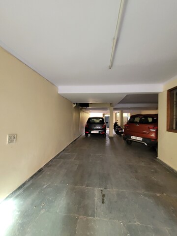 Parking in 3 BHK Builder Floor at Dilshad Garden – for Sale