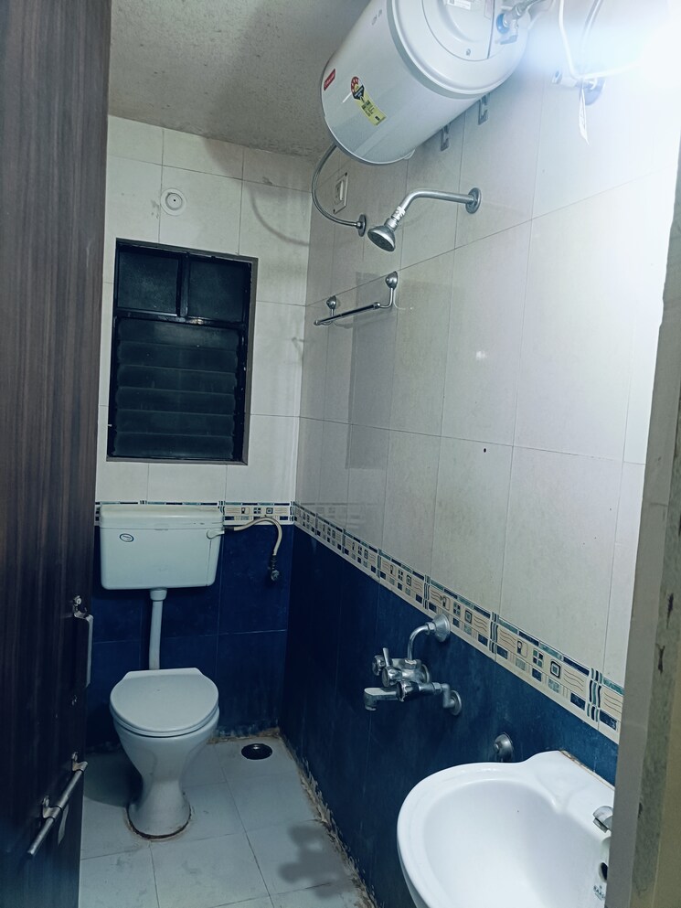 Bathroom, ashish-plaza-kothrud 2 Bedroom 1000 Sq.Ft. Apartment In Kothrud Pune 7371095