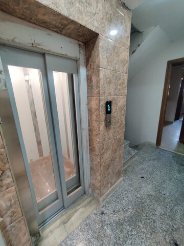 Building Lobby in 3 BHK Builder Floor at Mahavir Enclave 1 – for Sale