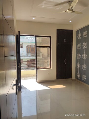 Room in 3 BHK Builder Floor at Green Fields Colony – for Sale