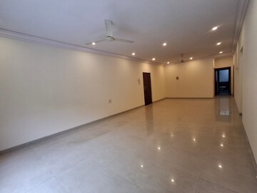 Room in 3 BHK Apartment at Juhu – for Sale