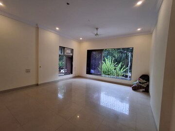 Room in 3 BHK Apartment at Juhu – for Sale