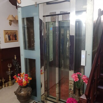 Living Room in 5 BHK Independent House at Vennala – for Sale