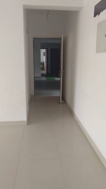 Building Lobby in 1 BHK Builder Floor at Mahavir Enclave – for Sale