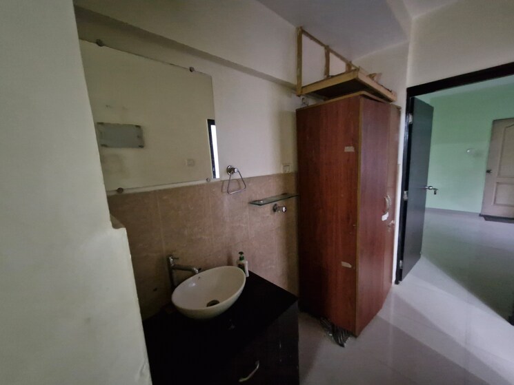 Bathroom, everest-world-tulip 2 Bedroom 840 Sq.Ft. Apartment In Kolshet Road Thane 7373098