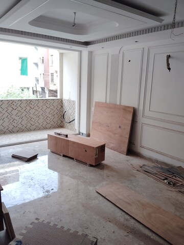 Living Room in 3 BHK Builder Floor at Sainik Colony – for Sale