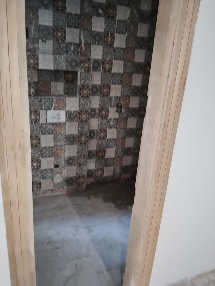 Bathroom, sainik colony 3 Bedroom 2025 Sq.Ft. Builder Floor In Sainik Colony Faridabad 7373346