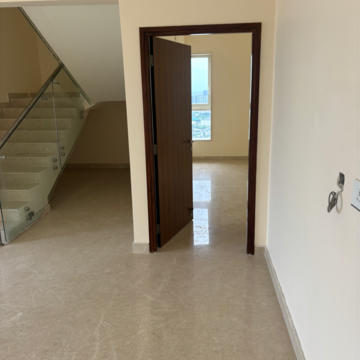 Room in 4 BHK Apartment at Aurobindo Kohinoor, Kothaguda – for Sale
