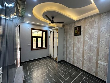 Building Lobby in 3 BHK Builder Floor at Sadh Nagar – for Sale