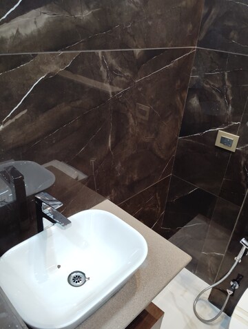 Furnished Amenities in 3 BHK Builder Floor at Sector 85 – for Sale