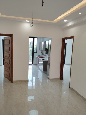 Room in 3 BHK Builder Floor at Sector 85 – for Sale