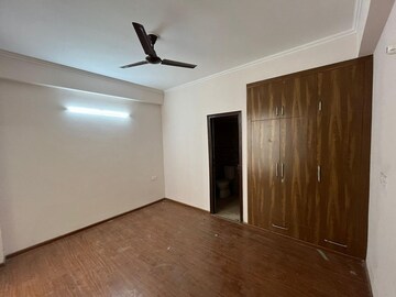 Room in 2.5 BHK Apartment at Ajnara Le Garden, Sector 16b Greater Noida – for Sale
