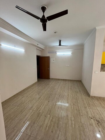 Room in 2.5 BHK Apartment at Ajnara Le Garden, Sector 16b Greater Noida – for Sale