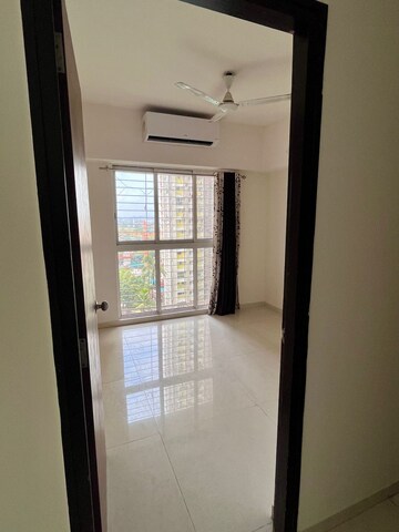 Room in 2 BHK Apartment at Lodha Amara, Kolshet Road – for Sale