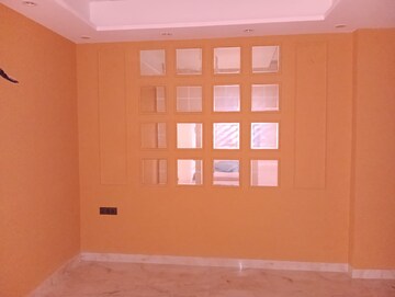 Room in 4 BHK Builder Floor at New Industrial Township – for Sale