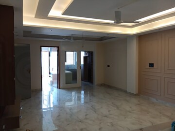 Building Lobby in 4 BHK Builder Floor at New Industrial Township – for Sale