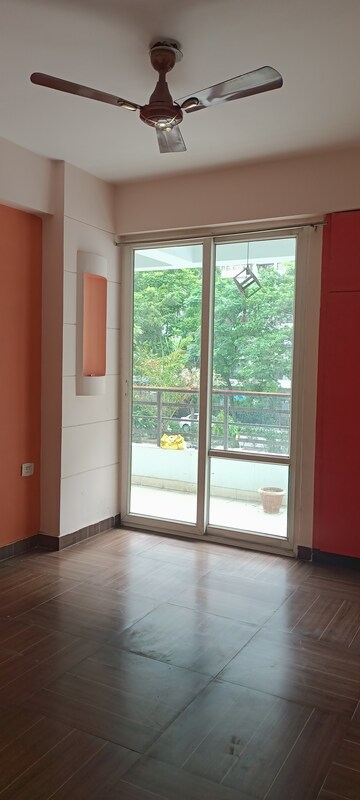 Room in 2.5 BHK Apartment at Panchsheel Wellington, Sain Vihar – for Sale