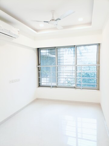 Room in 4 BHK Apartment at Windsor Tower, Andheri West – for Sale