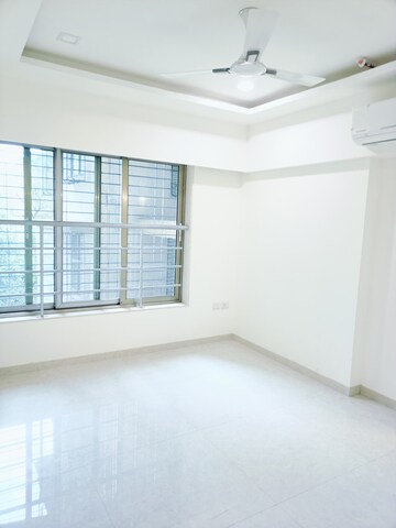 Room in 4 BHK Apartment at Windsor Tower, Andheri West – for Sale
