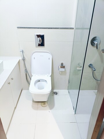 Bathroom in 4 BHK Apartment at Windsor Tower, Andheri West – for Sale