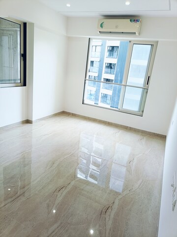 Room in 4 BHK Apartment at Windsor Tower, Andheri West – for Sale