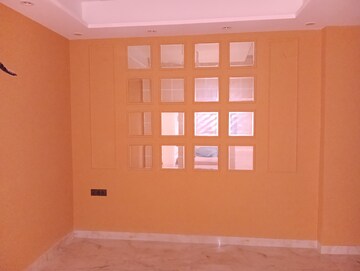 Room in 4 BHK Builder Floor at Sector 9 – for Sale
