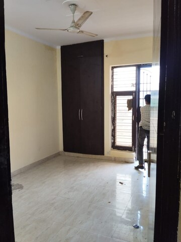 Room in 3 BHK Builder Floor at Gaurav Estates Unique Floors, Green Fields Colony – for Sale