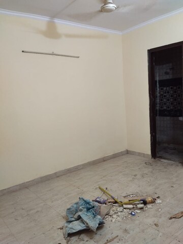 Room in 3 BHK Builder Floor at Gaurav Estates Unique Floors, Green Fields Colony – for Sale