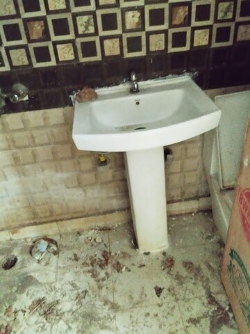 Bathroom in 3 BHK Builder Floor at Gaurav Estates Unique Floors, Green Fields Colony – for Sale