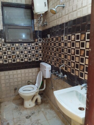 Bathroom in 3 BHK Builder Floor at Gaurav Estates Unique Floors, Green Fields Colony – for Sale