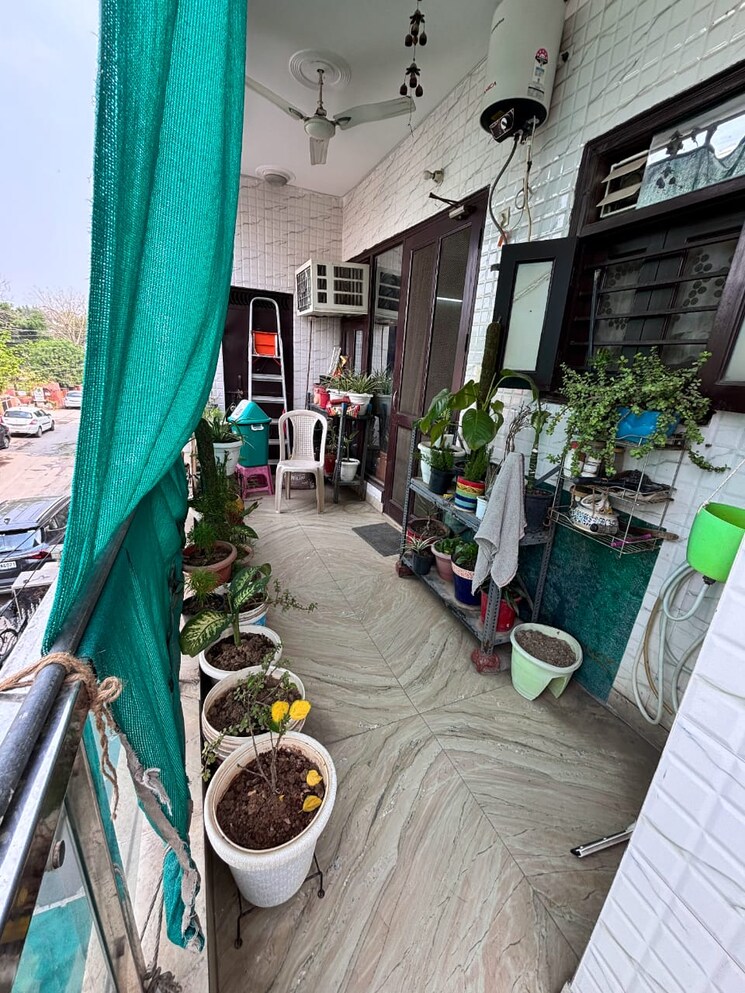  Parking, sector 8 3 Bedroom 2000 Sq.Ft. Builder Floor In Sector 8 Faridabad 7374155