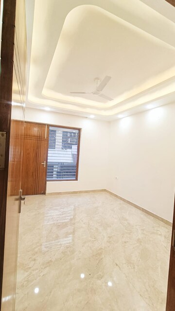 Room in 5 BHK Builder Floor at Sector 21c – for Sale
