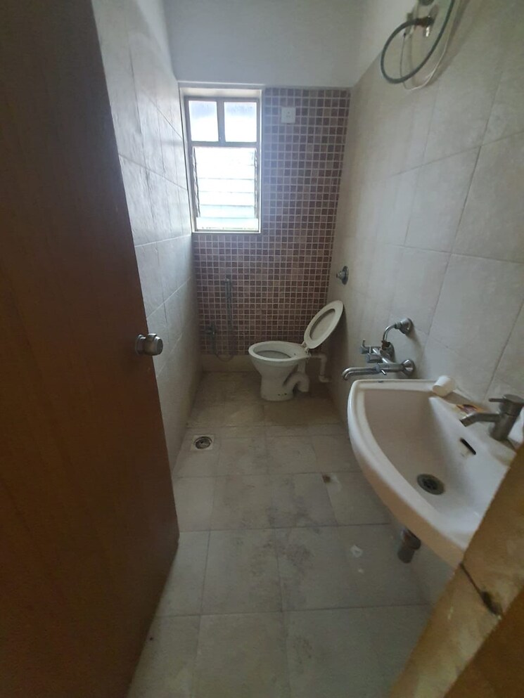 Bathroom, shreyas-shelters-palladium-exotica-phase-i 2 Bedroom 870 Sq.Ft. Apartment In Dhanori Pune 7375000