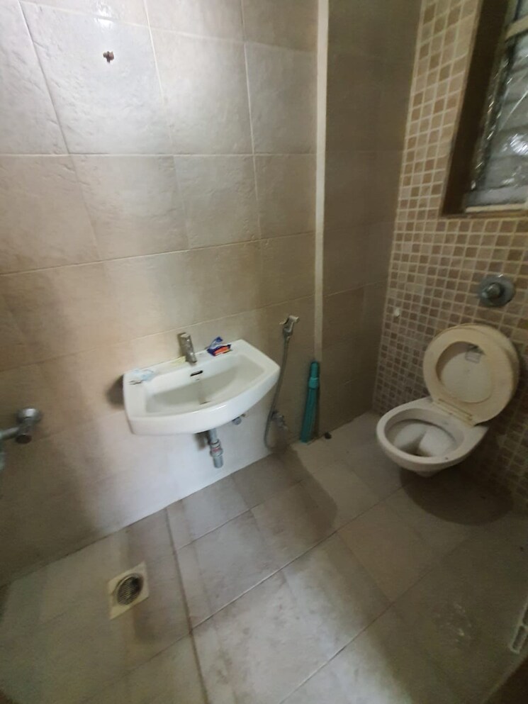 Bathroom, shreyas-shelters-palladium-exotica-phase-i 2 Bedroom 870 Sq.Ft. Apartment In Dhanori Pune 7375000