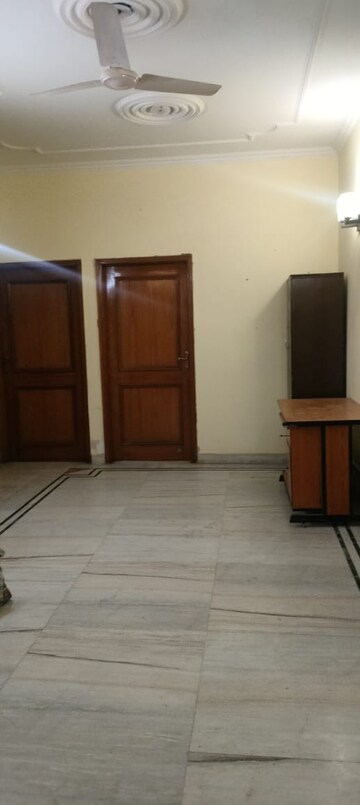 Room in 3 BHK Apartment at Vatika City, Sector 49 – for Sale